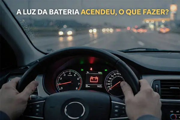 Painel de carro com a luz da bateria acesa indicando falha no sistema de carga ou alternador.