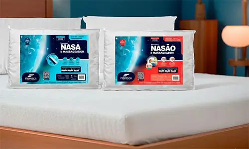 Dois modelos de travesseiro desenvolvido pela NASA, que promete um bom relaxamento para dormir e acordar sem dores.